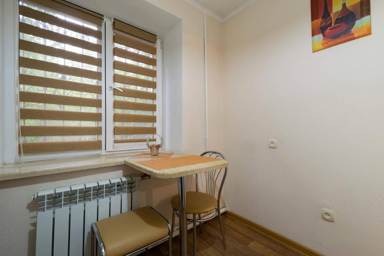 Apartment Nadezhda At Zheltoskan 77/79 アルマトイ エクステリア 写真