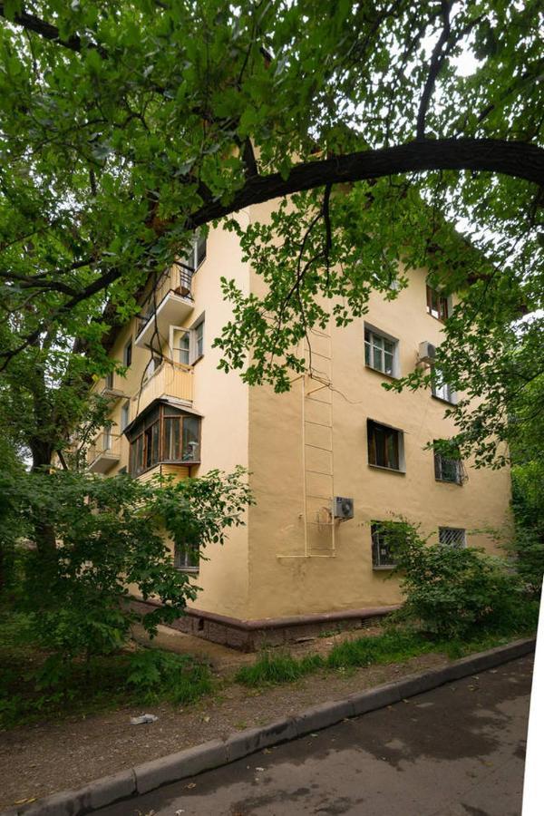 Apartment Nadezhda At Zheltoskan 77/79 アルマトイ エクステリア 写真