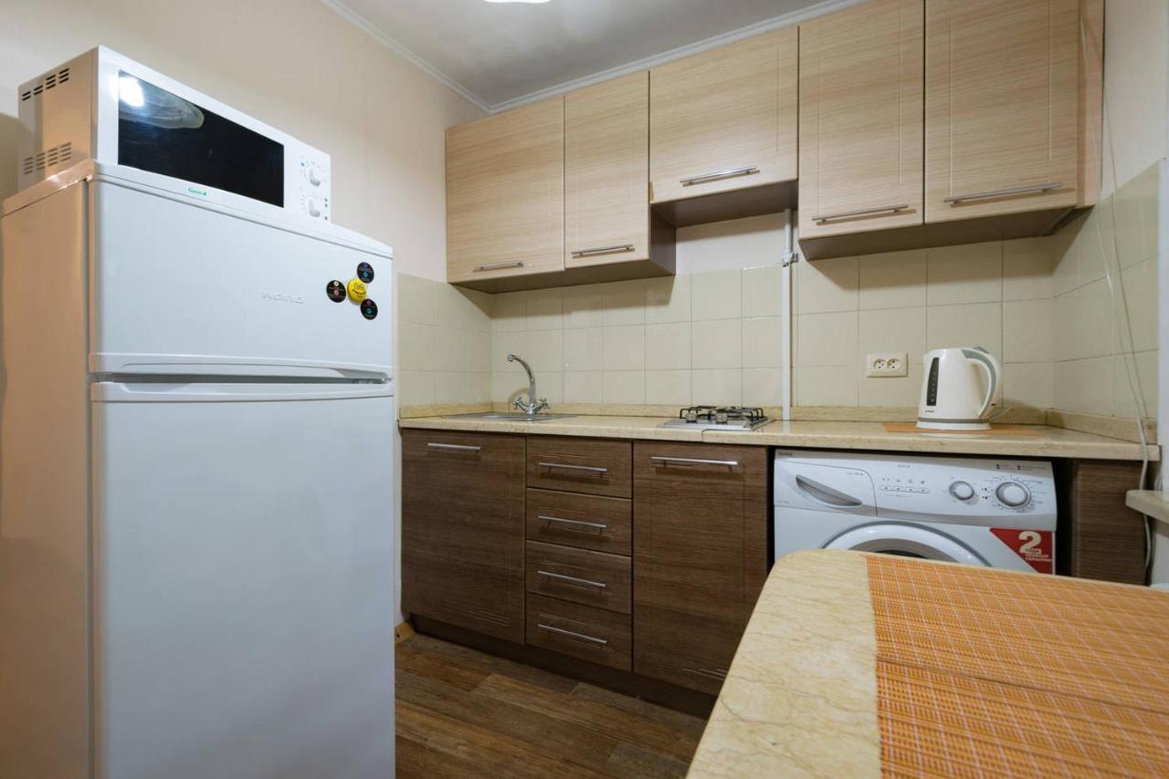 Apartment Nadezhda At Zheltoskan 77/79 アルマトイ エクステリア 写真